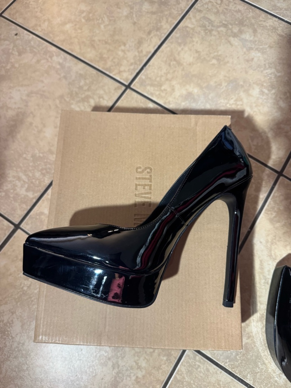 Steve Madden Luxury Platform Pumps - Picture 11 of 12